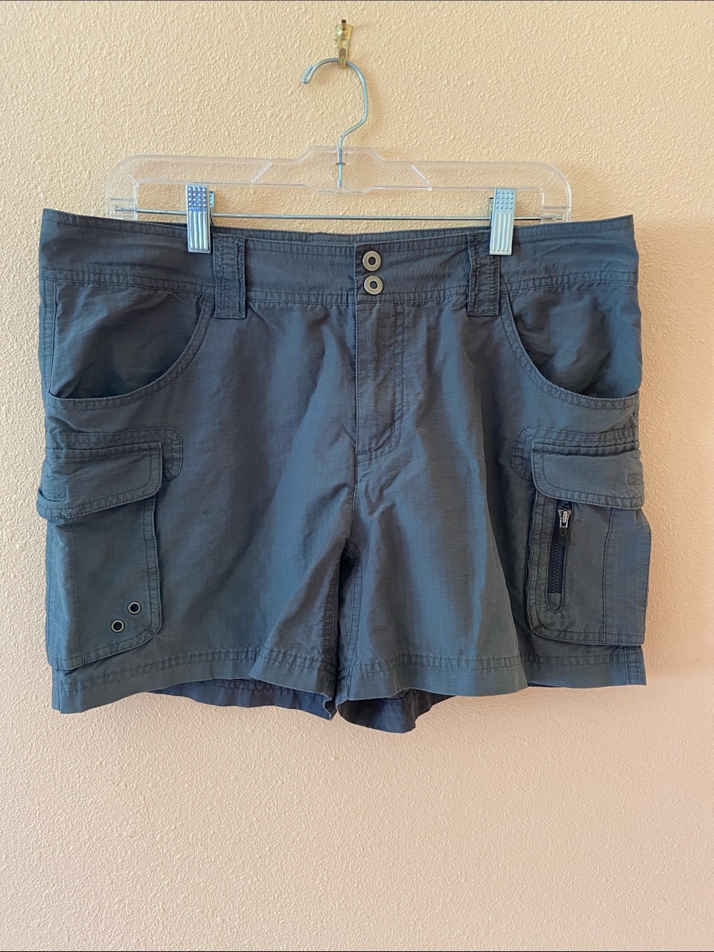 Women’s Columbia Omni Shade Grey Cargo Hiking Shorts, Plus Size 14